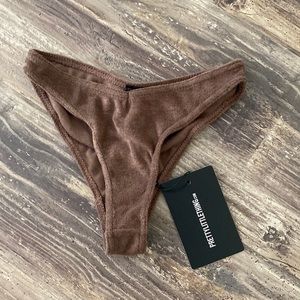 Pretty Little Thing bikini swim bottoms! 🐝